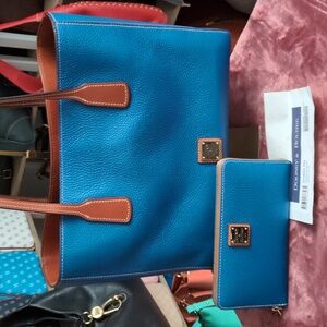 NWTs Dooney And Bourke Pebble Grain Small Ashton Tote On The Color Persian 🔵💙